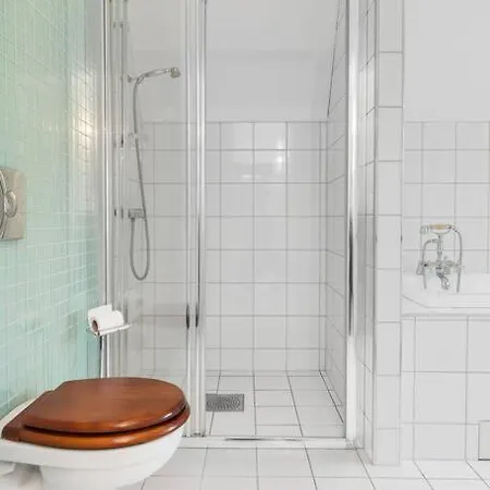 Sentrumsnaer Leilighet Med Hoy Standard Til Utleie. Apartment