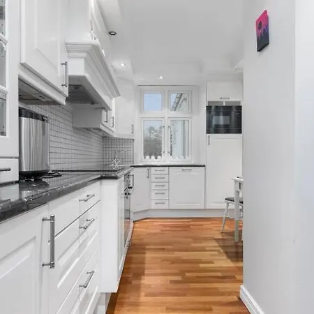 Sentrumsnaer Leilighet Med Hoy Standard Til Utleie. Apartment